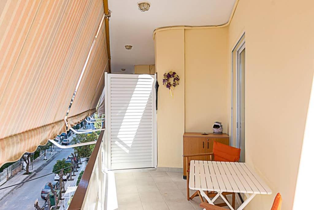 Cozy Flat With 1 Bedroom Next To Metro Station เอเธนส์ ภายนอก รูปภาพ