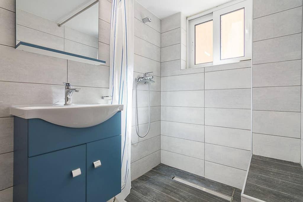 Cozy Flat With 1 Bedroom Next To Metro Station เอเธนส์ ภายนอก รูปภาพ
