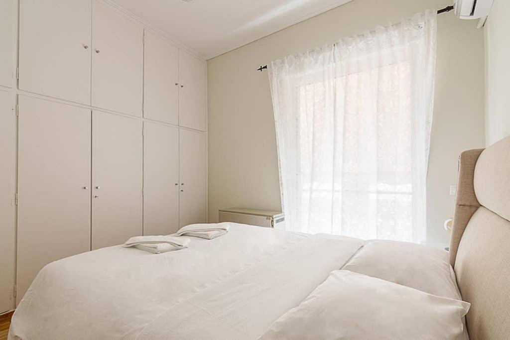 Cozy Flat With 1 Bedroom Next To Metro Station เอเธนส์ ภายนอก รูปภาพ