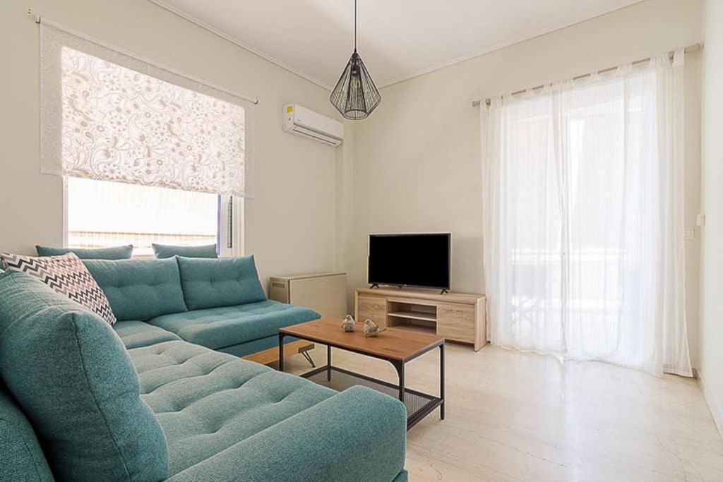 Cozy Flat With 1 Bedroom Next To Metro Station เอเธนส์ ภายนอก รูปภาพ