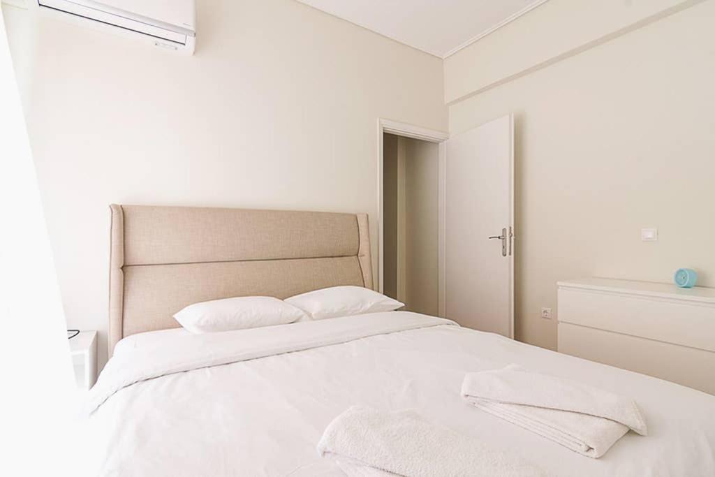 Cozy Flat With 1 Bedroom Next To Metro Station เอเธนส์ ภายนอก รูปภาพ