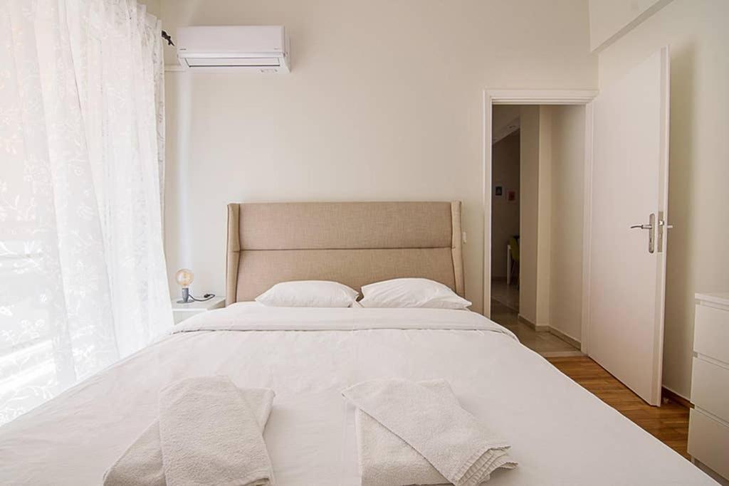 Cozy Flat With 1 Bedroom Next To Metro Station เอเธนส์ ภายนอก รูปภาพ