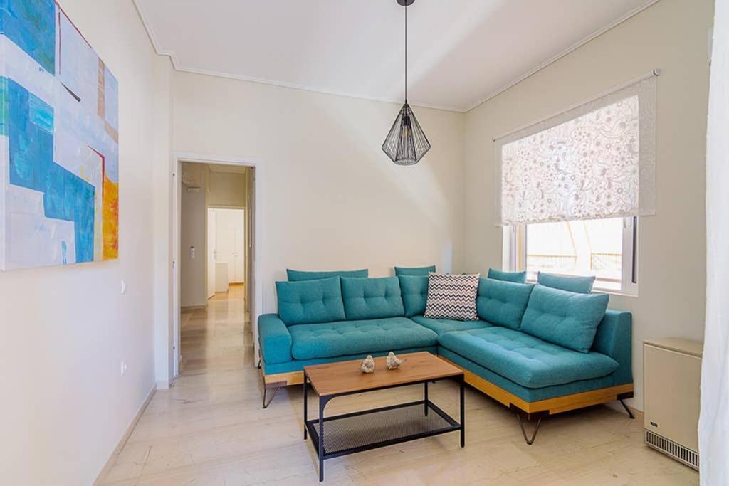 Cozy Flat With 1 Bedroom Next To Metro Station เอเธนส์ ภายนอก รูปภาพ
