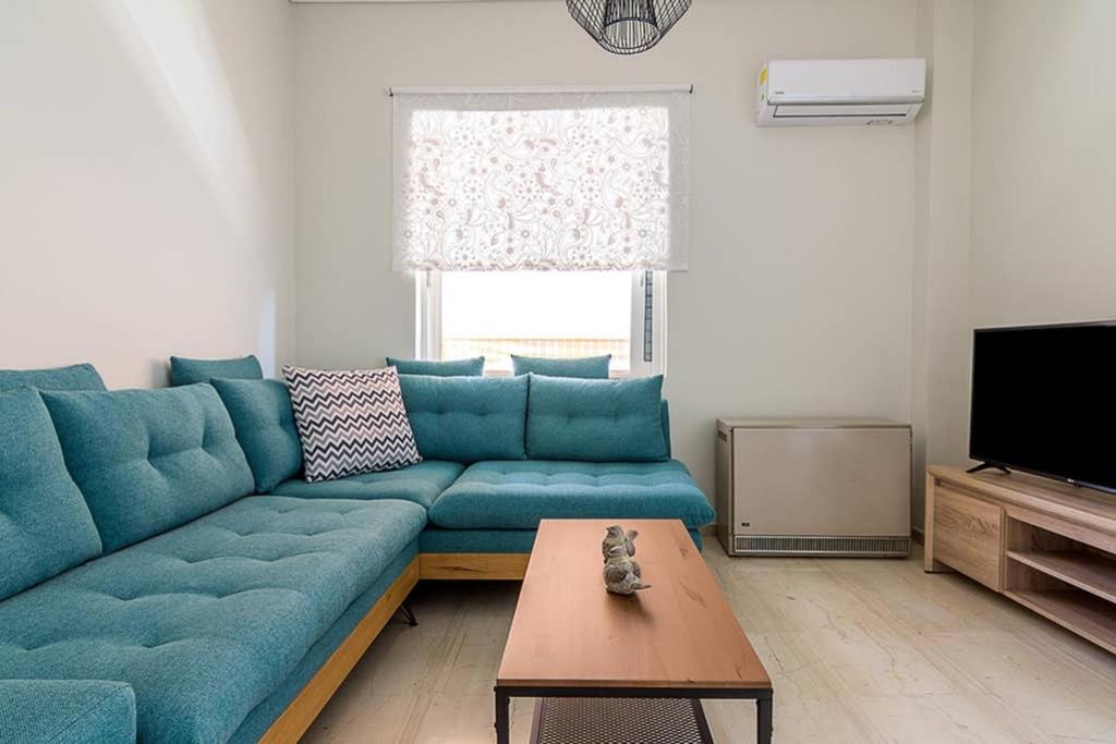 Cozy Flat With 1 Bedroom Next To Metro Station เอเธนส์ ภายนอก รูปภาพ