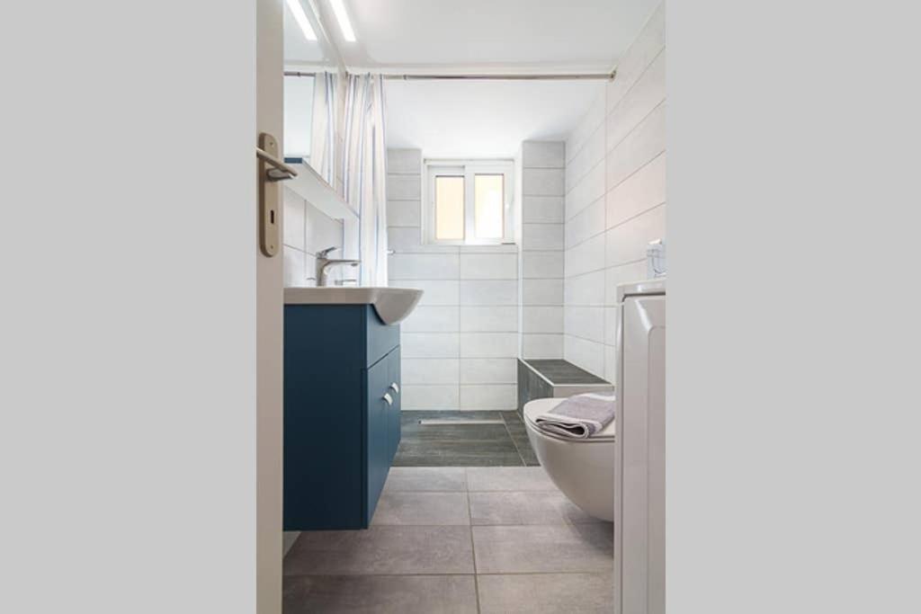 Cozy Flat With 1 Bedroom Next To Metro Station เอเธนส์ ภายนอก รูปภาพ