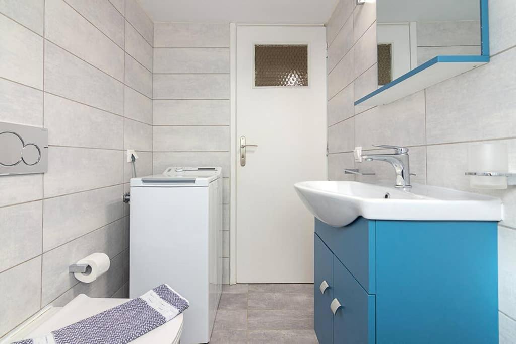 Cozy Flat With 1 Bedroom Next To Metro Station เอเธนส์ ภายนอก รูปภาพ